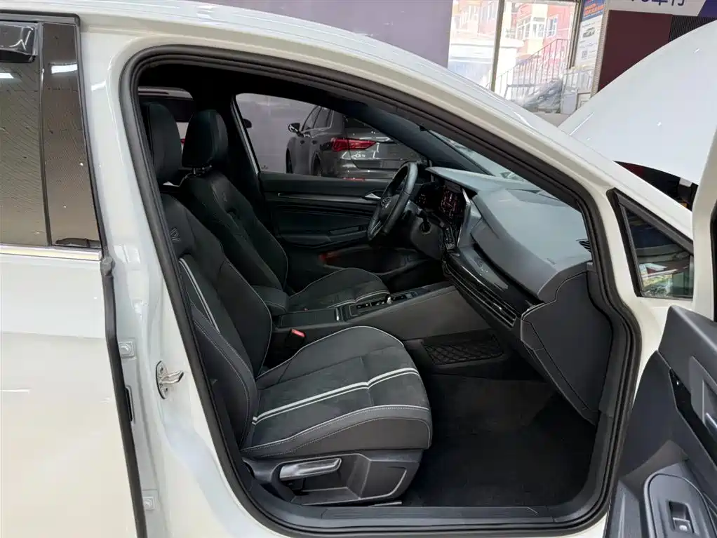 Volkswagen Golf 2021 280TSI DSG R-Line фото 21