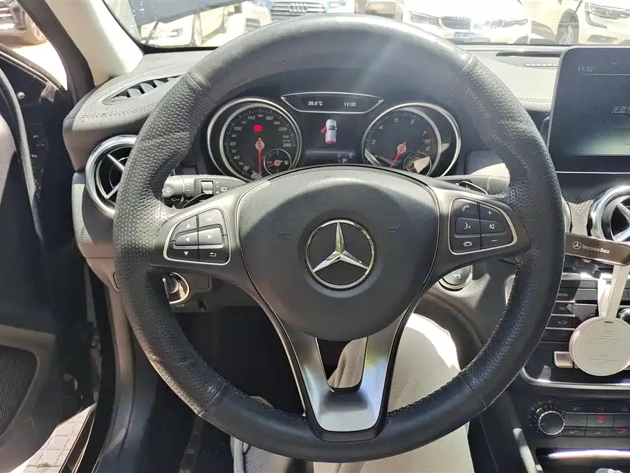 Mercedes-Benz GLA 2018 GLA 200 Fashion фото 15