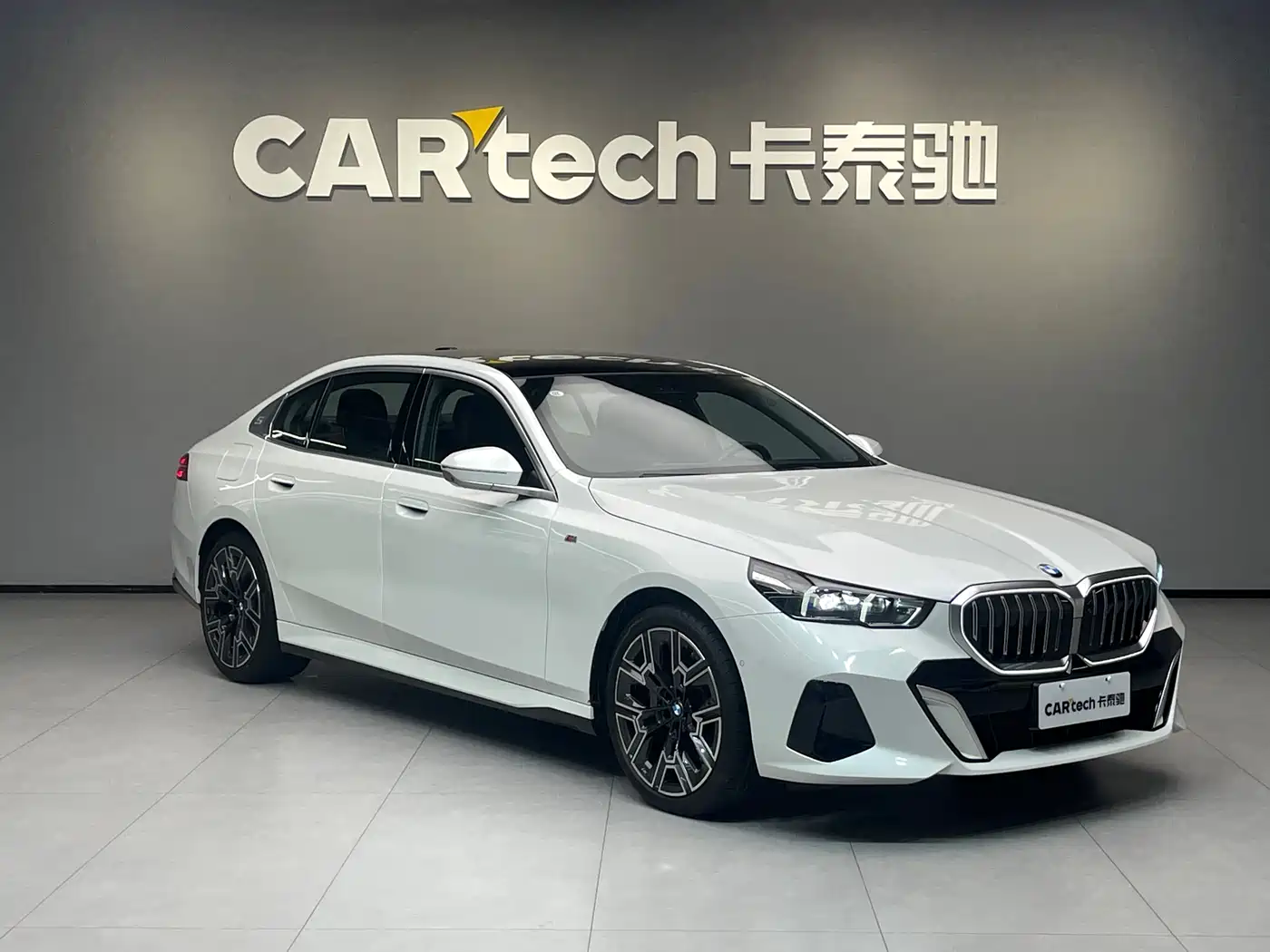 BMW 5 Series 2025 530Li Premium M Sport Package фото 3