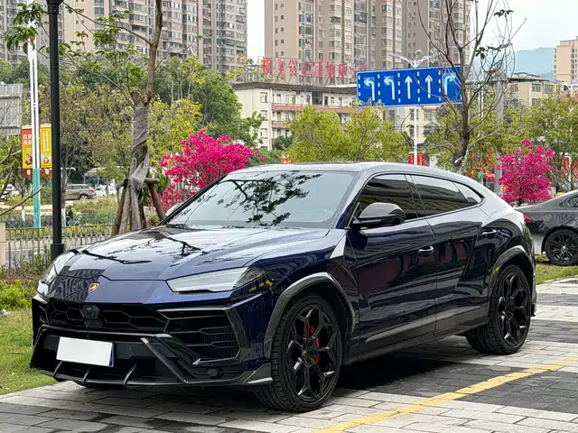 Lamborghini Urus 2021 4.0T V8