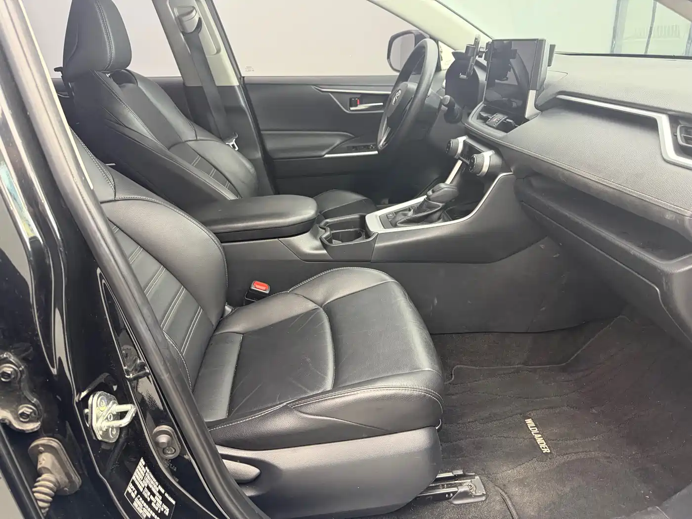 Toyota Wildlander 2021 Hybrid 2.5L E-CVT 2WD Luxury Edition фото 14