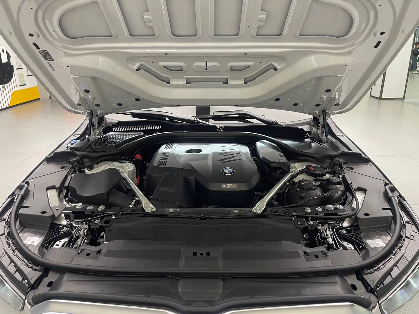 BMW 5 Series 2025 530Li Premium M Sport Package фото 30