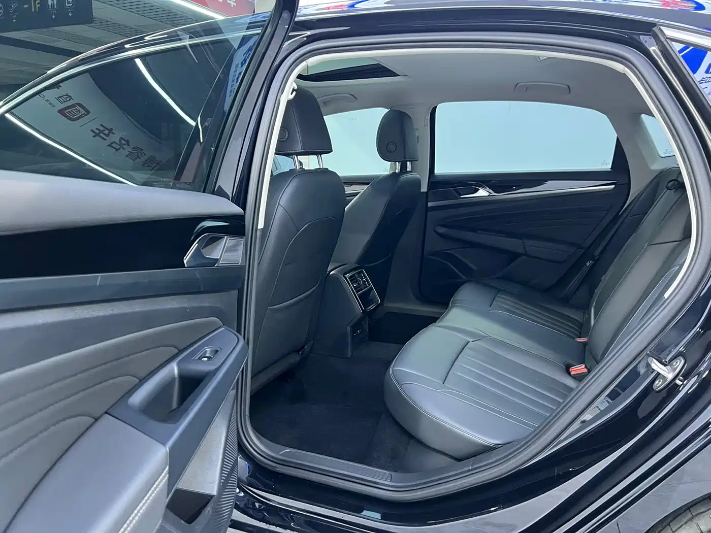 Volkswagen Passat 2023 Facelift 280TSI Business Edition фото 14