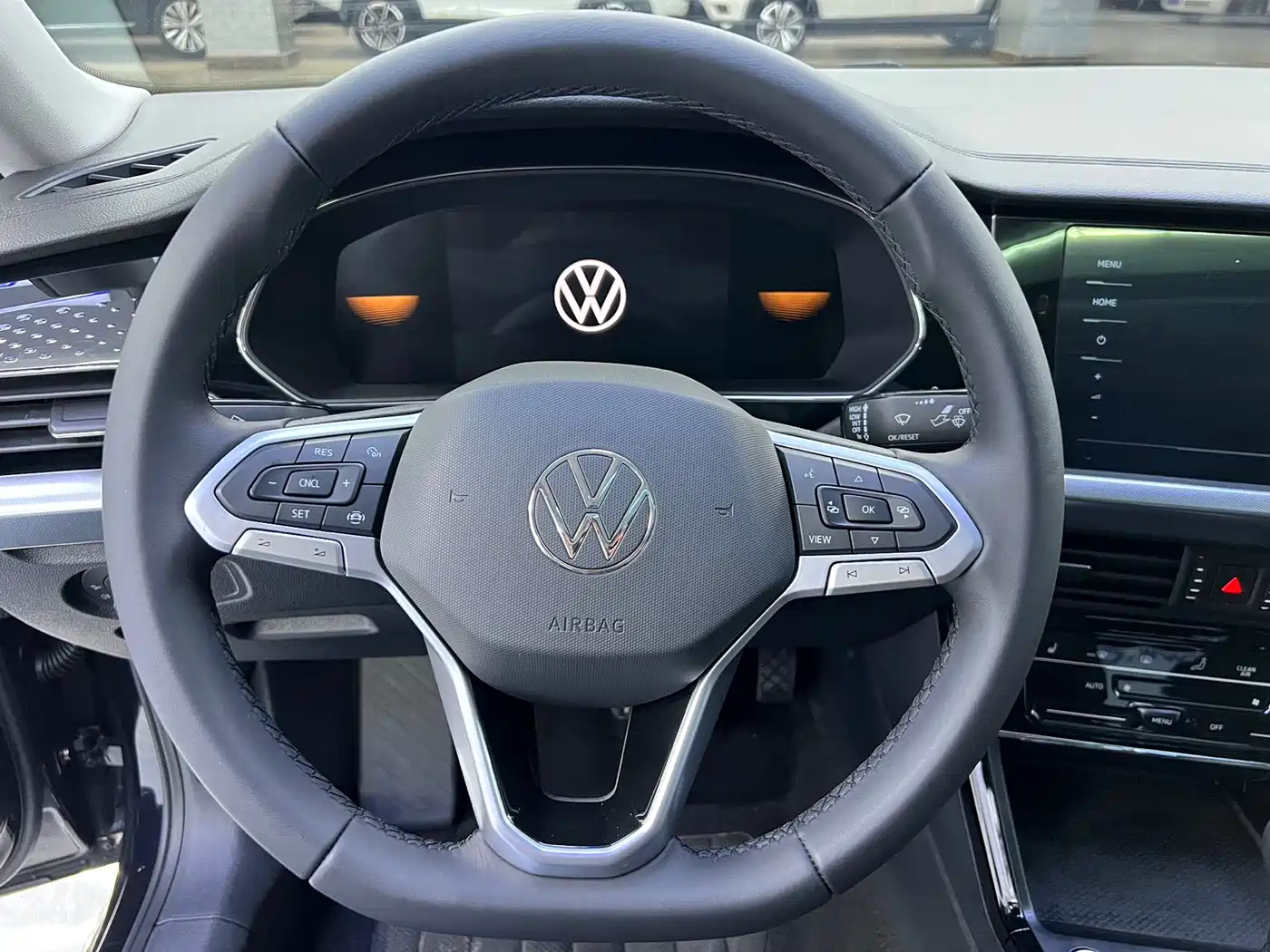 Volkswagen Passat 2023 Facelift 280TSI Business Edition фото 7