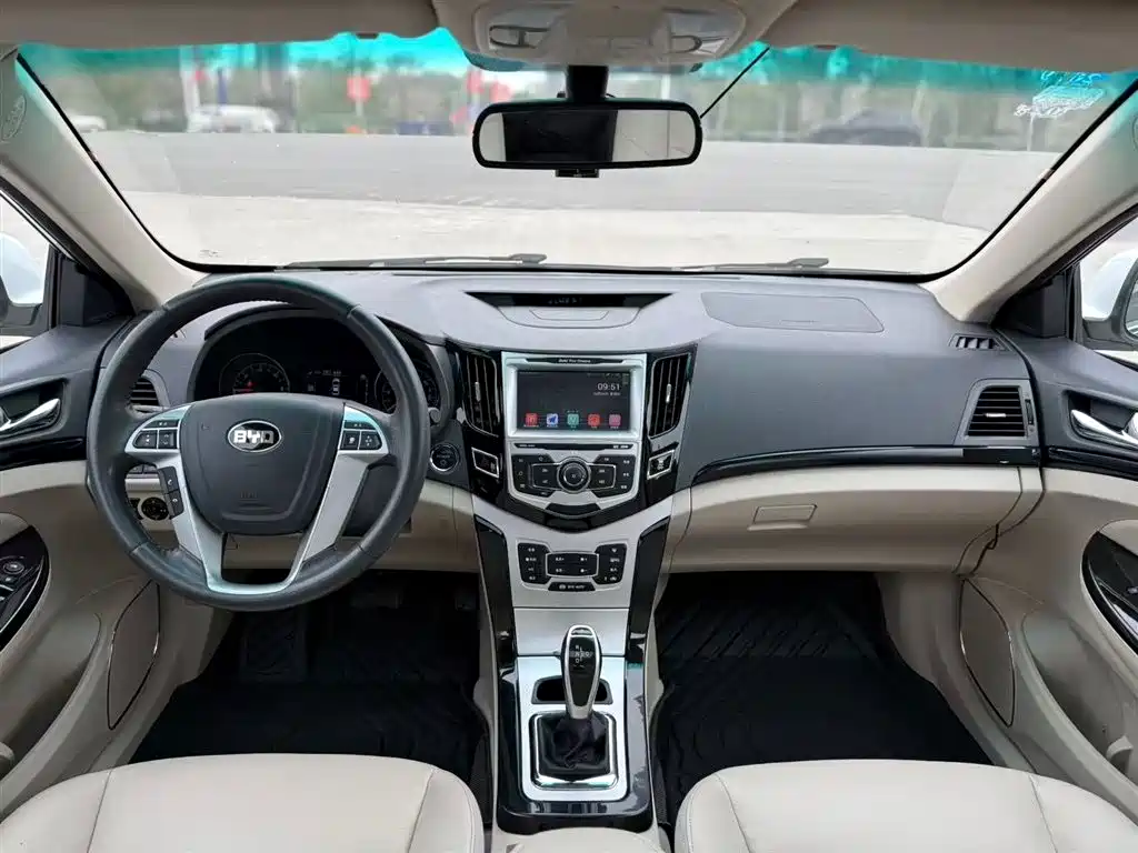 BYD E5
