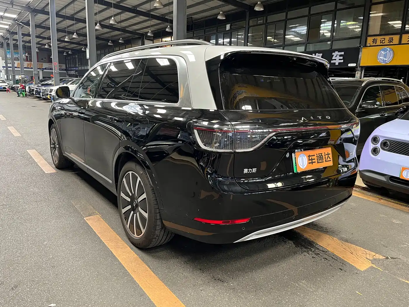 AITO Wenjie AITO M9 2024 Extended Range Ultra 42kWh 6-Seater фото 4