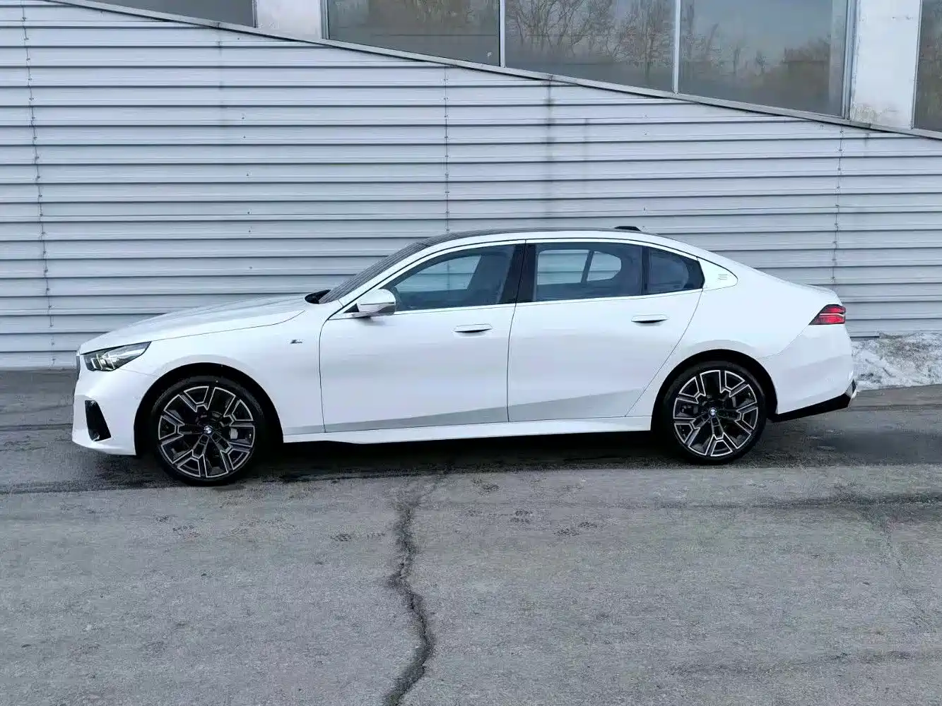 BMW 5 Series 2024 530Li Premium M Sport Package фото 2