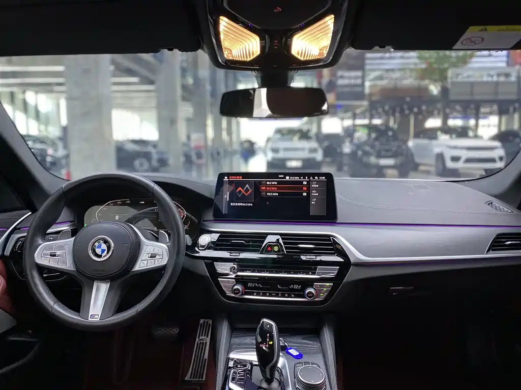 BMW 5 Series 2023 530Li Leading M Sport Package фото 7