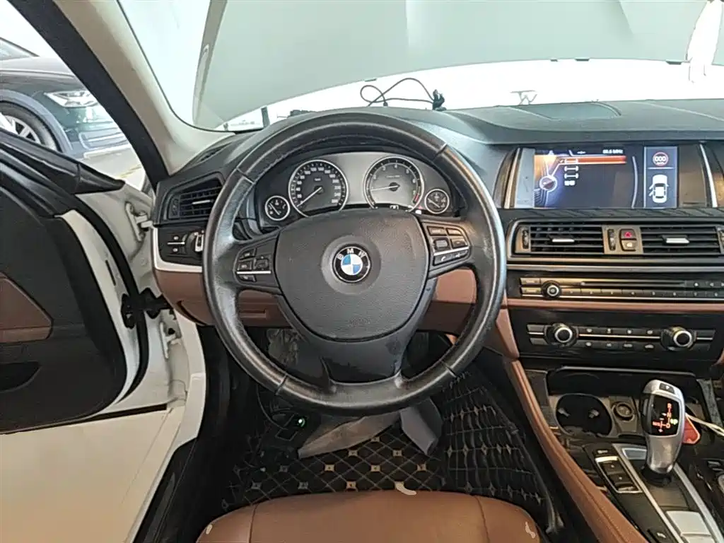 BMW 5 Series 2014 520Li Elegance фото 11