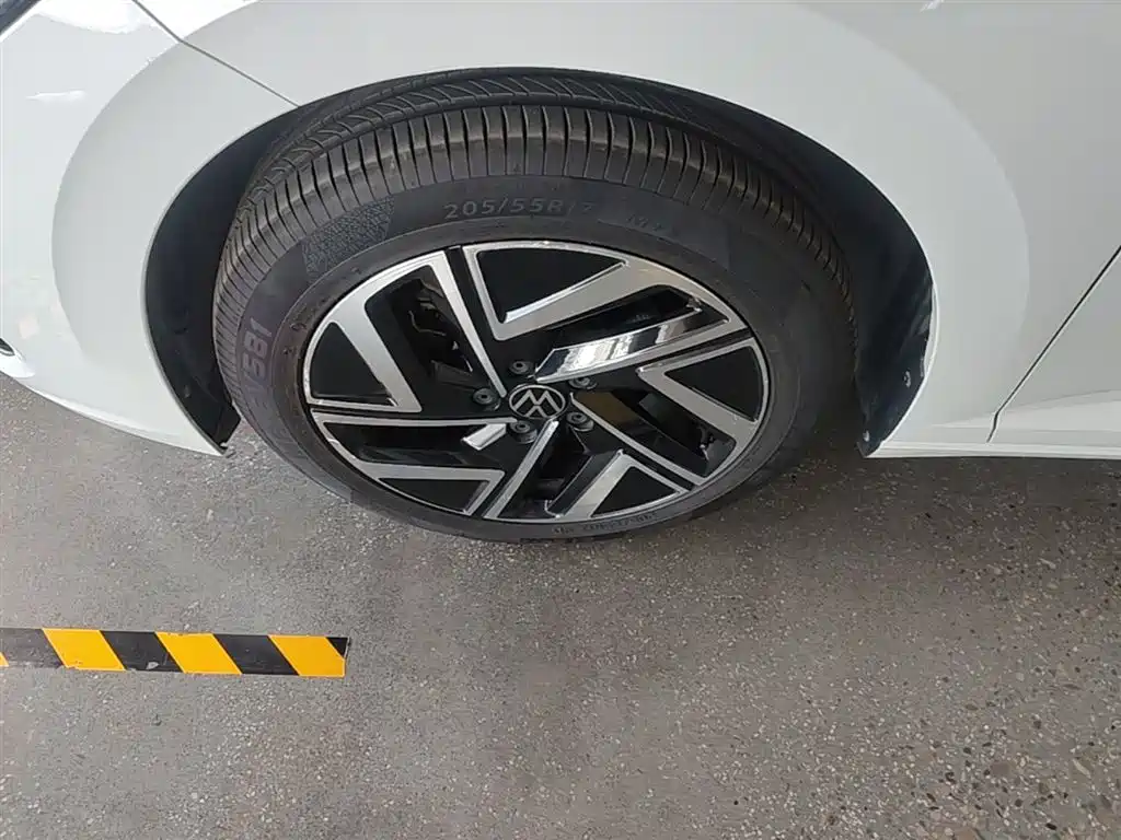 Volkswagen Sagitar 2023 300TSI DSG Surpassing Edition фото 23