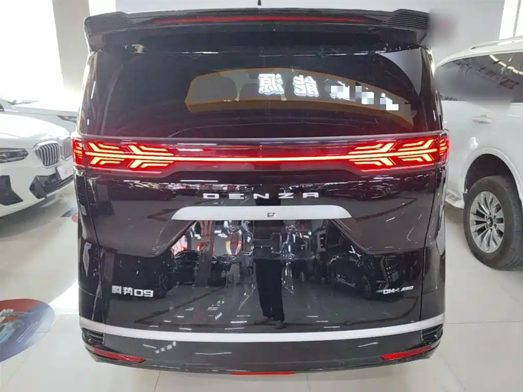 Denza D9 2022 DM-i 970 AWD Flagship фото 6