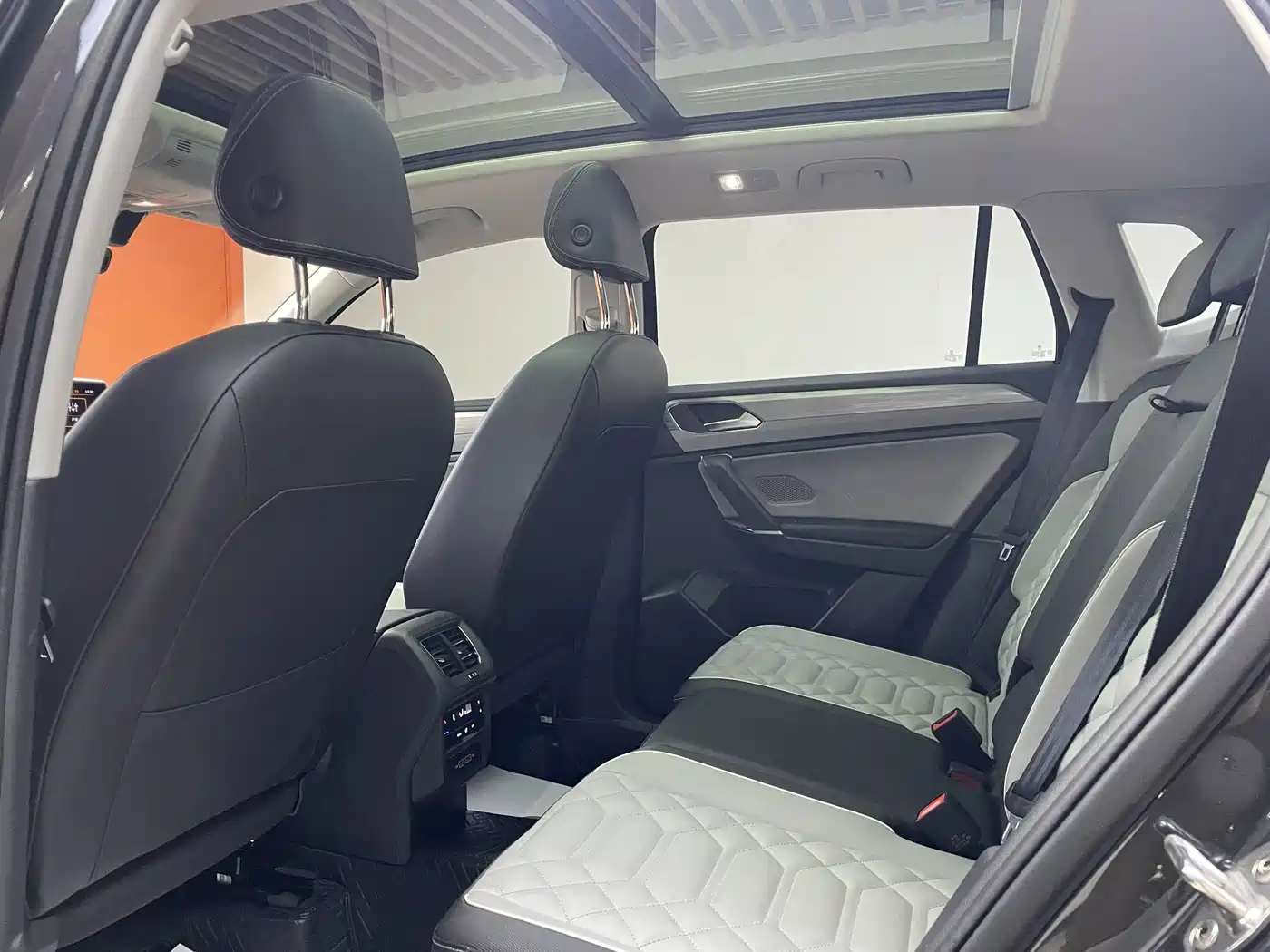 Volkswagen Tayron 2024 330TSI 2WD R-Line High Performance фото 17