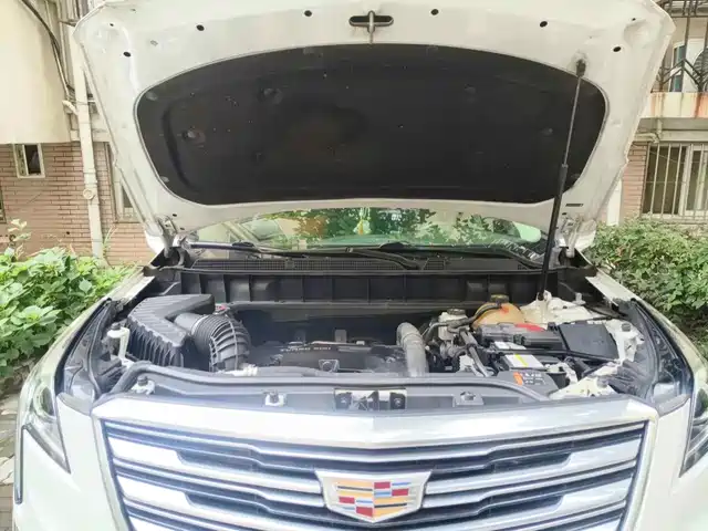 Cadillac XT5 2017 Anniversary Edition 25T Luxury — фото 3