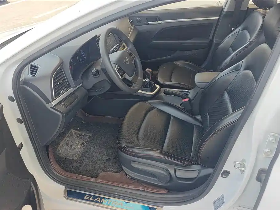 Hyundai Elantra 2016 1.6L Manual Smart·Youth Edition фото 9