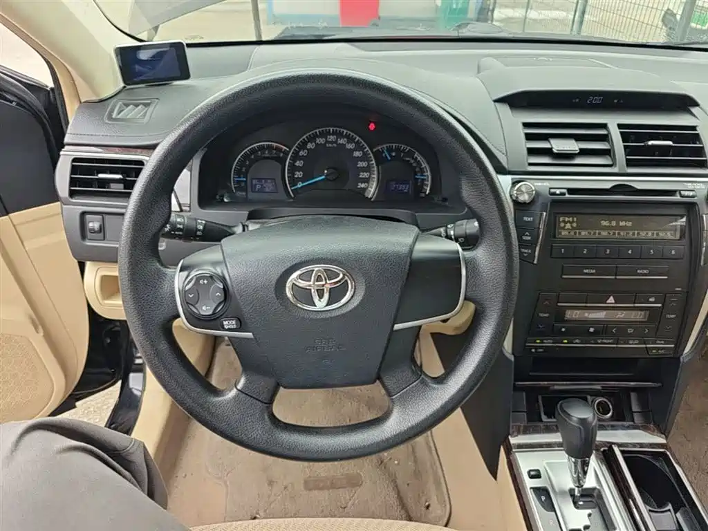 Toyota Camry 2015 2.0E Elite Edition фото 17