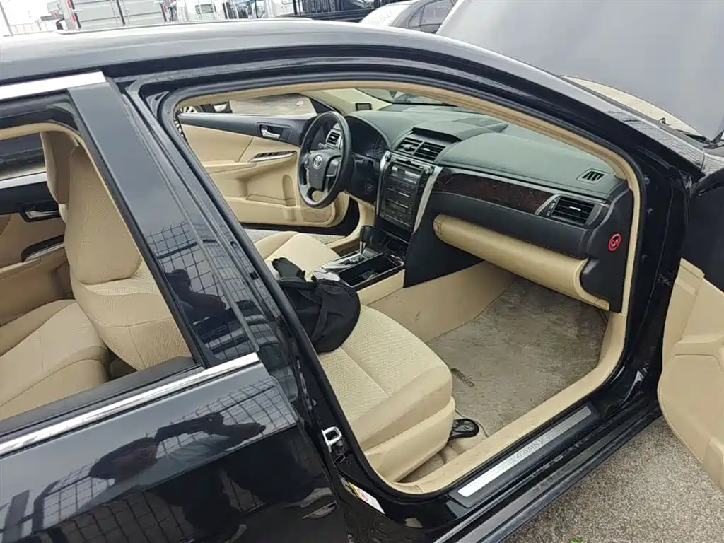 Toyota Camry 2015 2.0E Elite Edition фото 11
