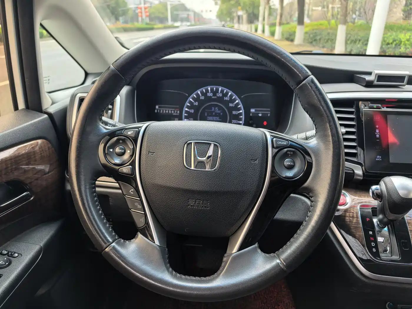 Honda Odyssey 2015 Facelift 2.4L Smart Enjoyment Edition фото 10
