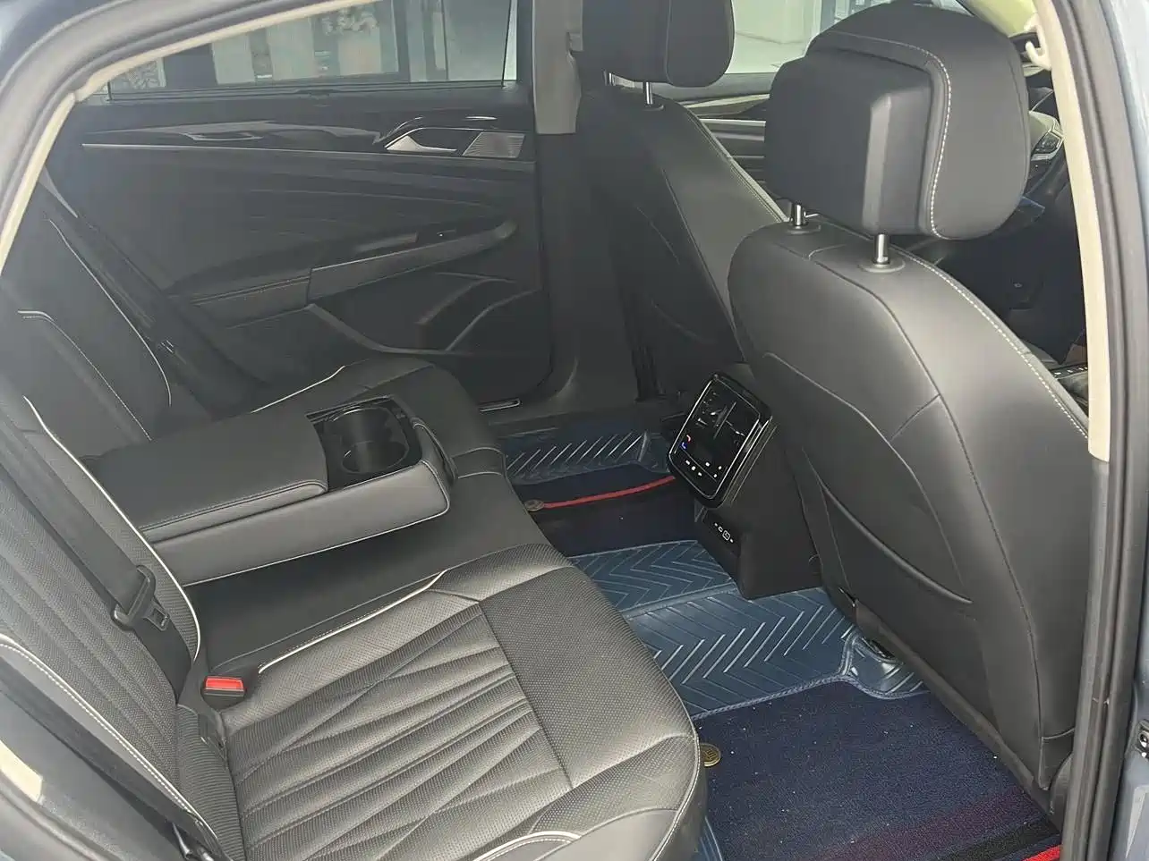 Volkswagen Passat 2022 330TSI Luxury Edition фото 33