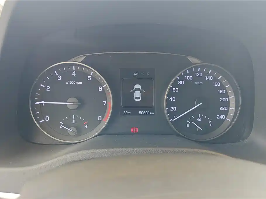 Hyundai Elantra 2016 1.6L Manual Smart·Youth Edition фото 14