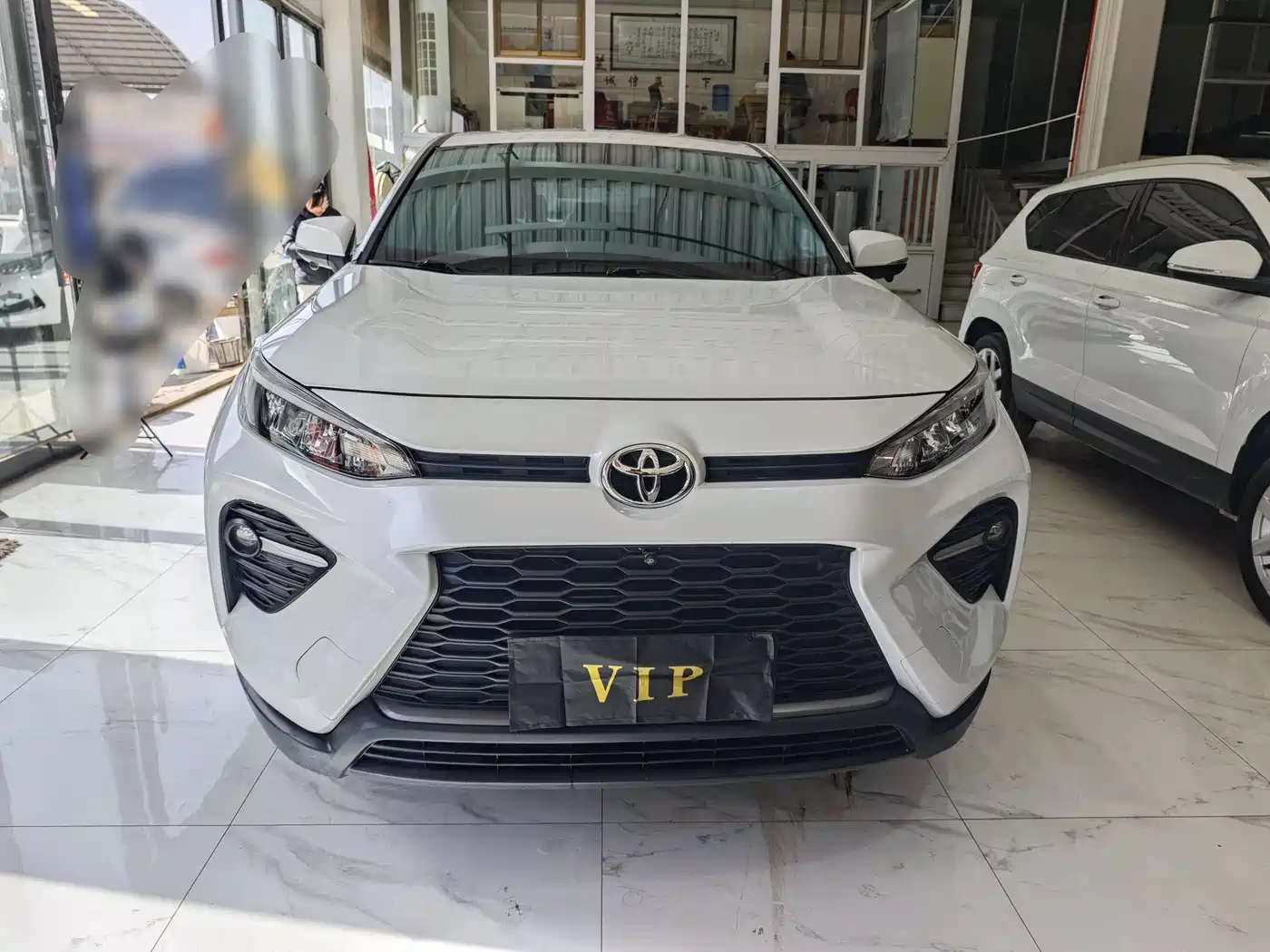Toyota Wildlander 2023 2.0L CVT FWD LE фото 2