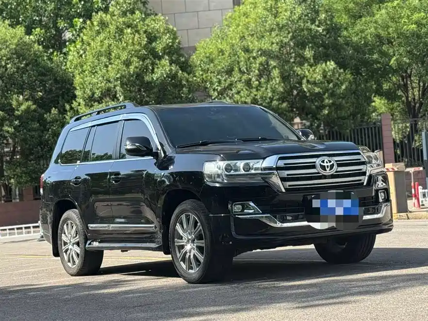 Toyota Land Cruiser 2012 4.6L Automatic VX-R фото 3