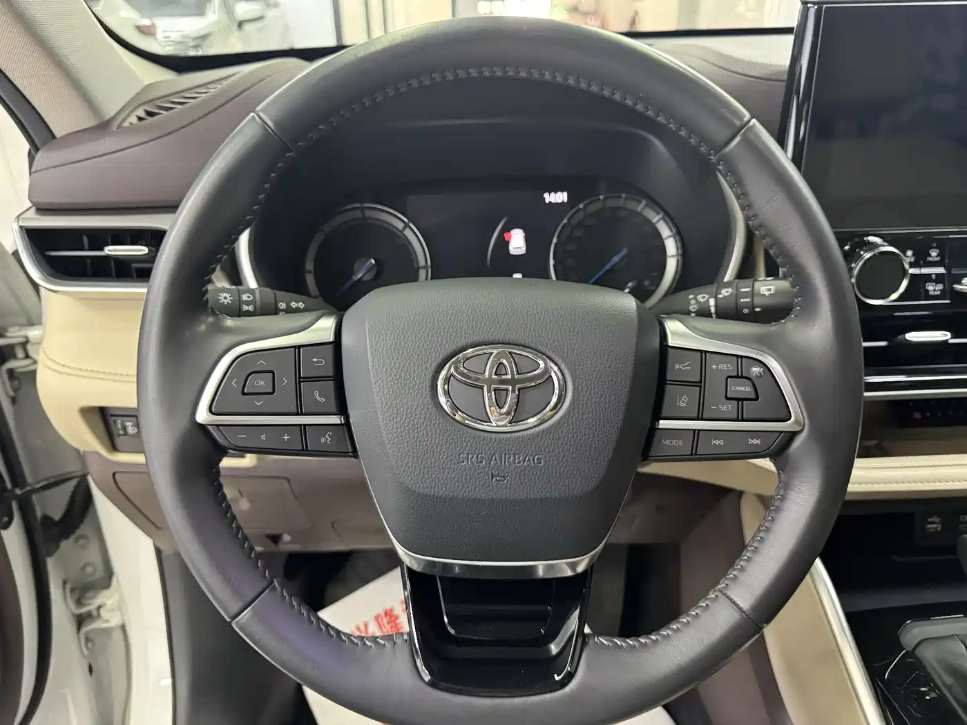 Toyota Highlander 2022 Model Dual Engine 2.5L 4WD Premium Edition 7-Seater фото 14