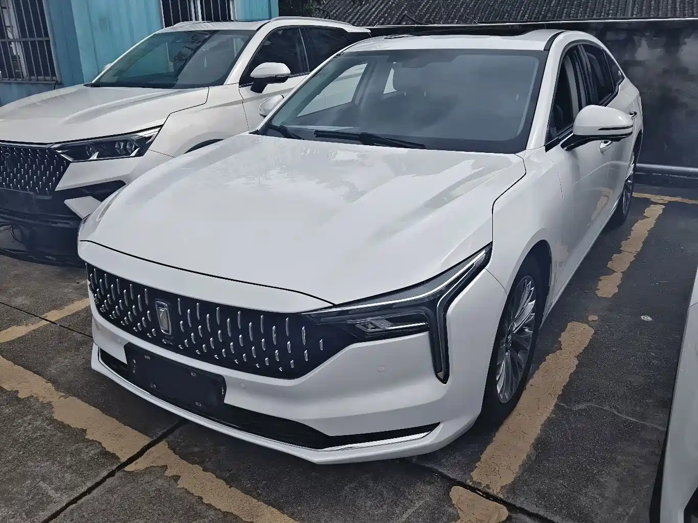 Photo 1 - Besturn B70