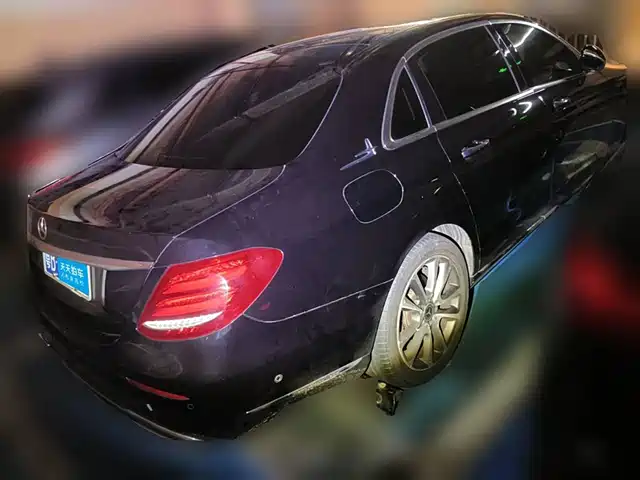 Mercedes-Benz E-Class 2019 E 300 L Luxury — фото 2