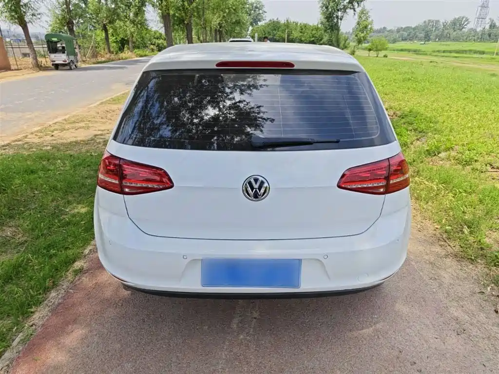 Volkswagen Golf 2015 1.6L Automatic Comfort фото 6