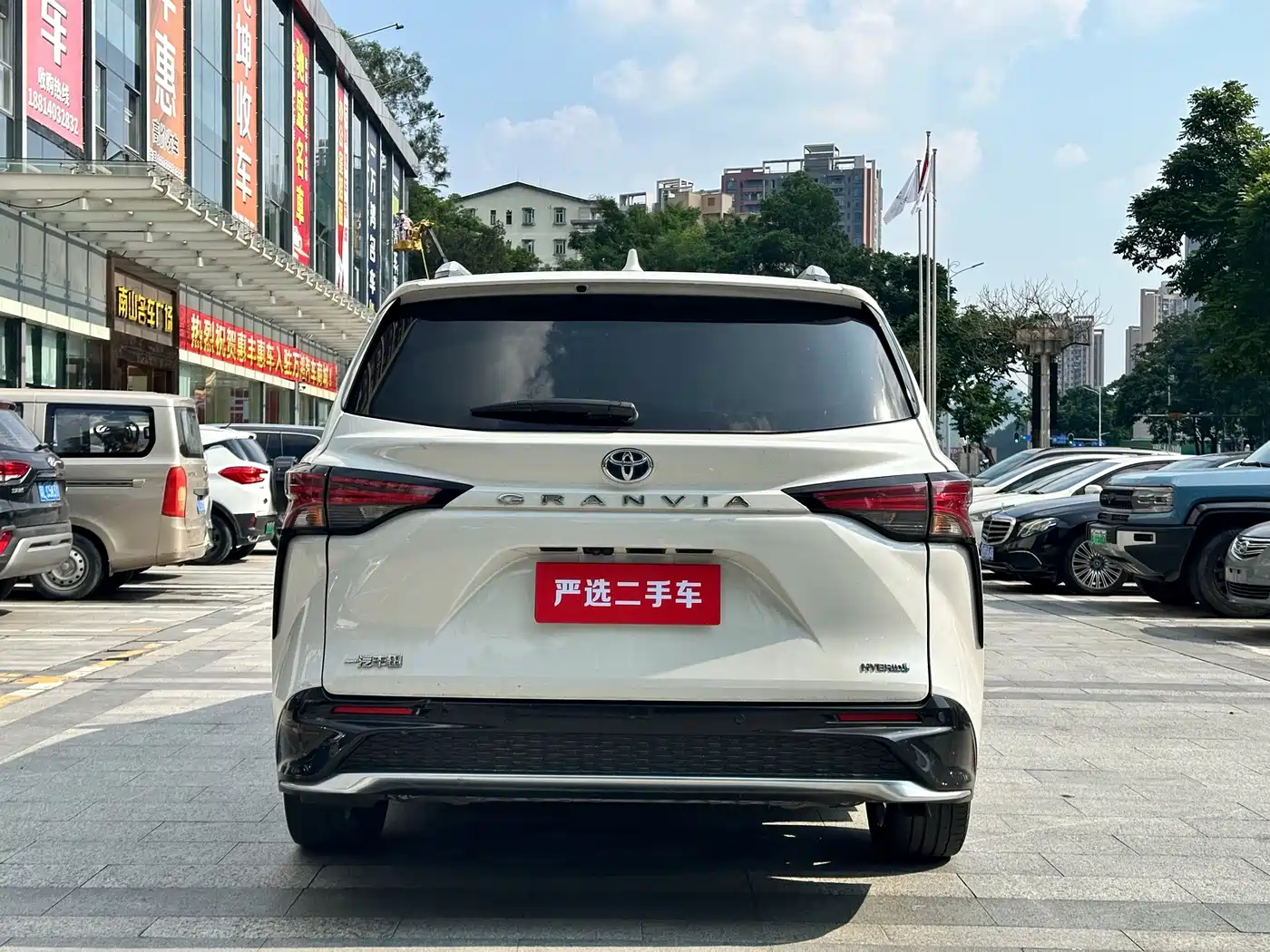 Toyota Granvia 2023 2022 Model Year 2.5L Hybrid Flagship Edition