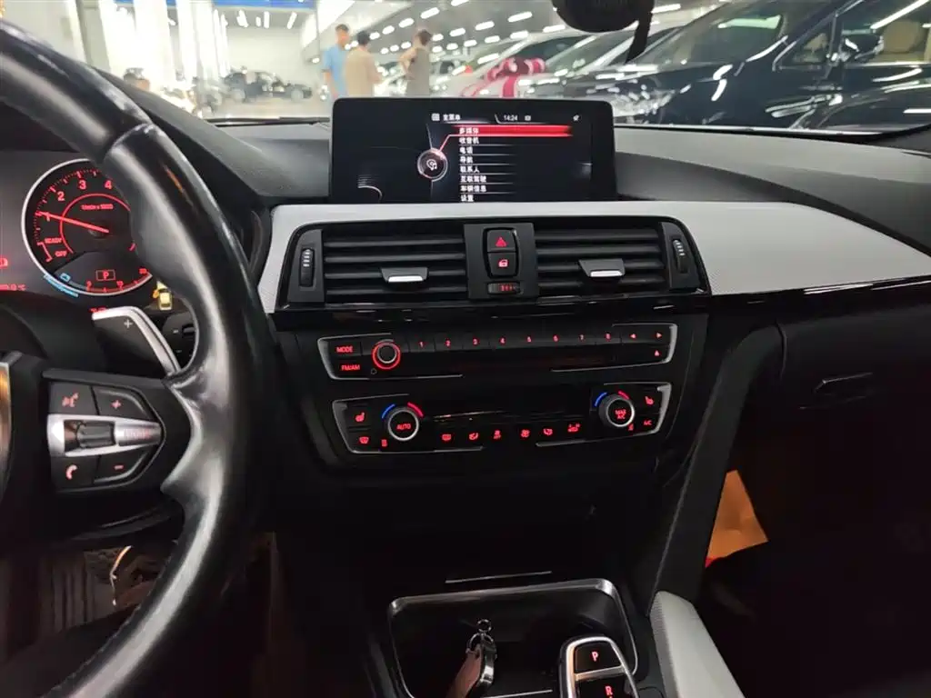 BMW 3 Series 2015 328i M Sport фото 13