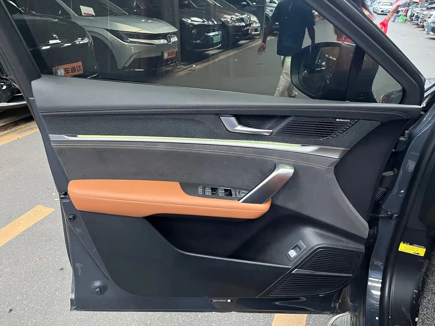 BYD Tang New Energy 2023 Model DM-i Champion Edition 112KM Honor фото 6