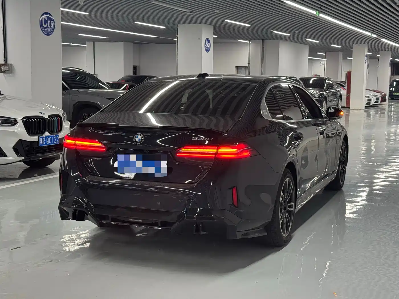 BMW 5 Series 2024 530Li Leading M Sport Package фото 15