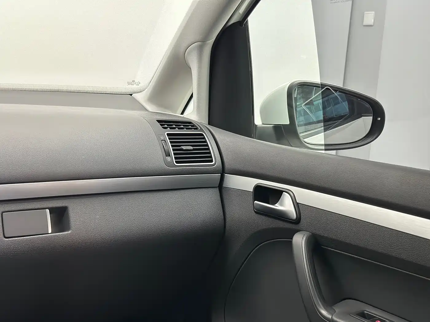 Volkswagen Touran 2015 1.4T DSG Flagship Edition 5-seater фото 32