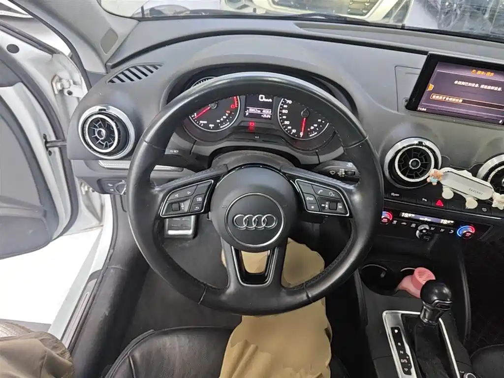 Audi A3 2018 30th Anniversary Limousine 35 TFSI Style фото 11