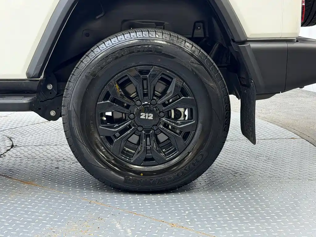 212 T01 2025 2024 2.0T Explorer