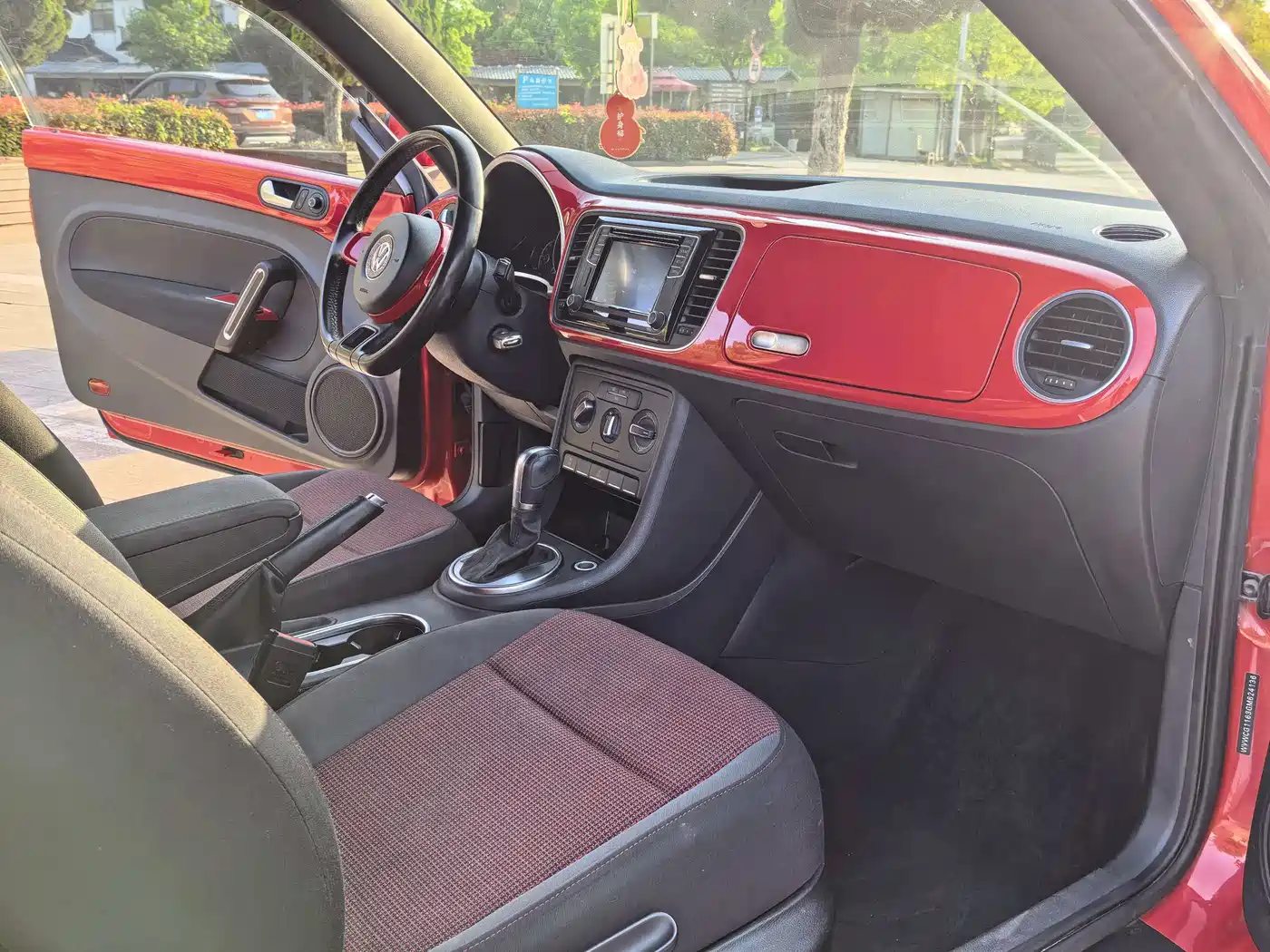 Volkswagen Beetle 2016 Model 180TSI Club Edition фото 9