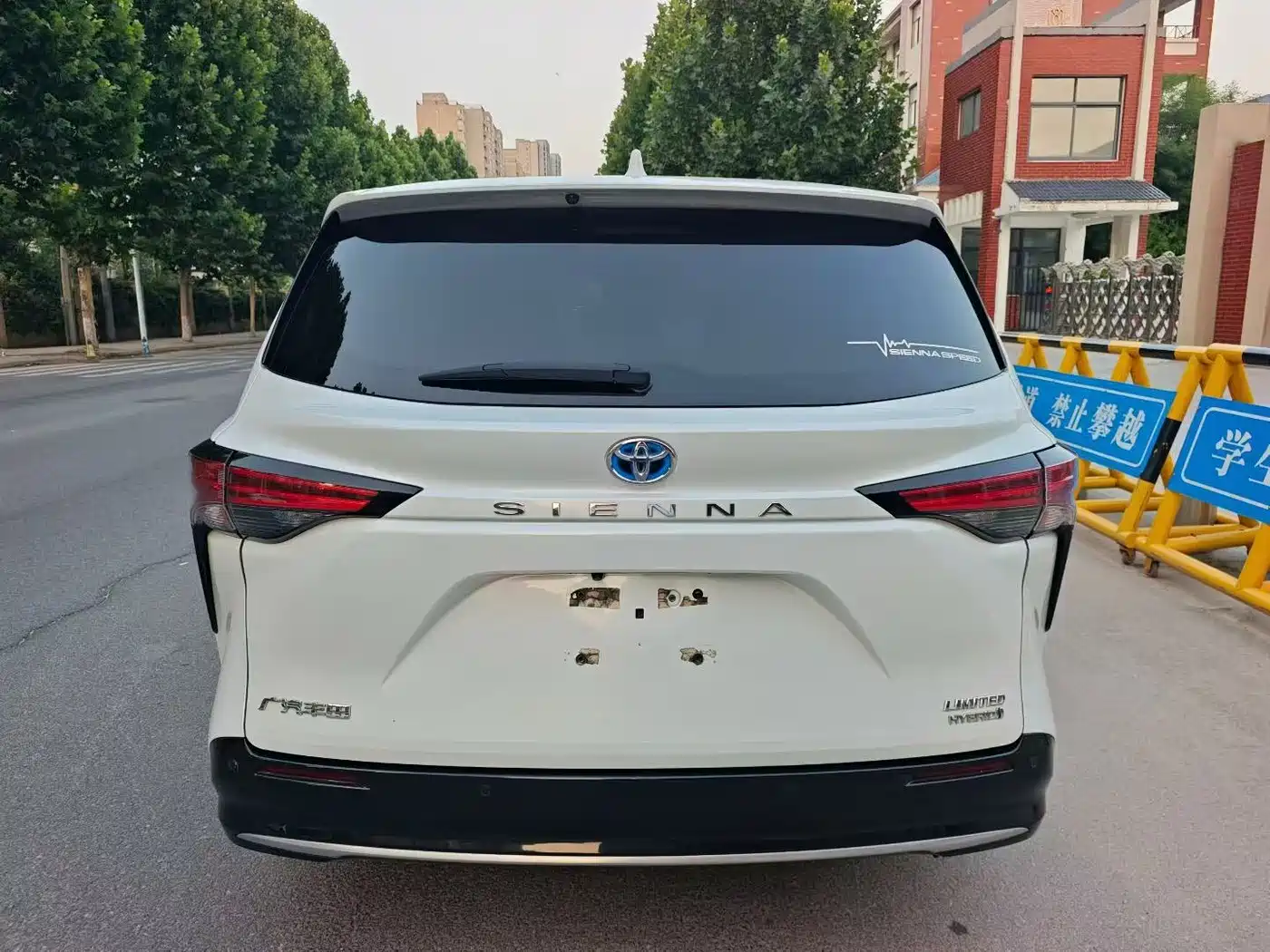 Toyota Sienna 2021 2.5L Hybrid Premium Edition фото 8