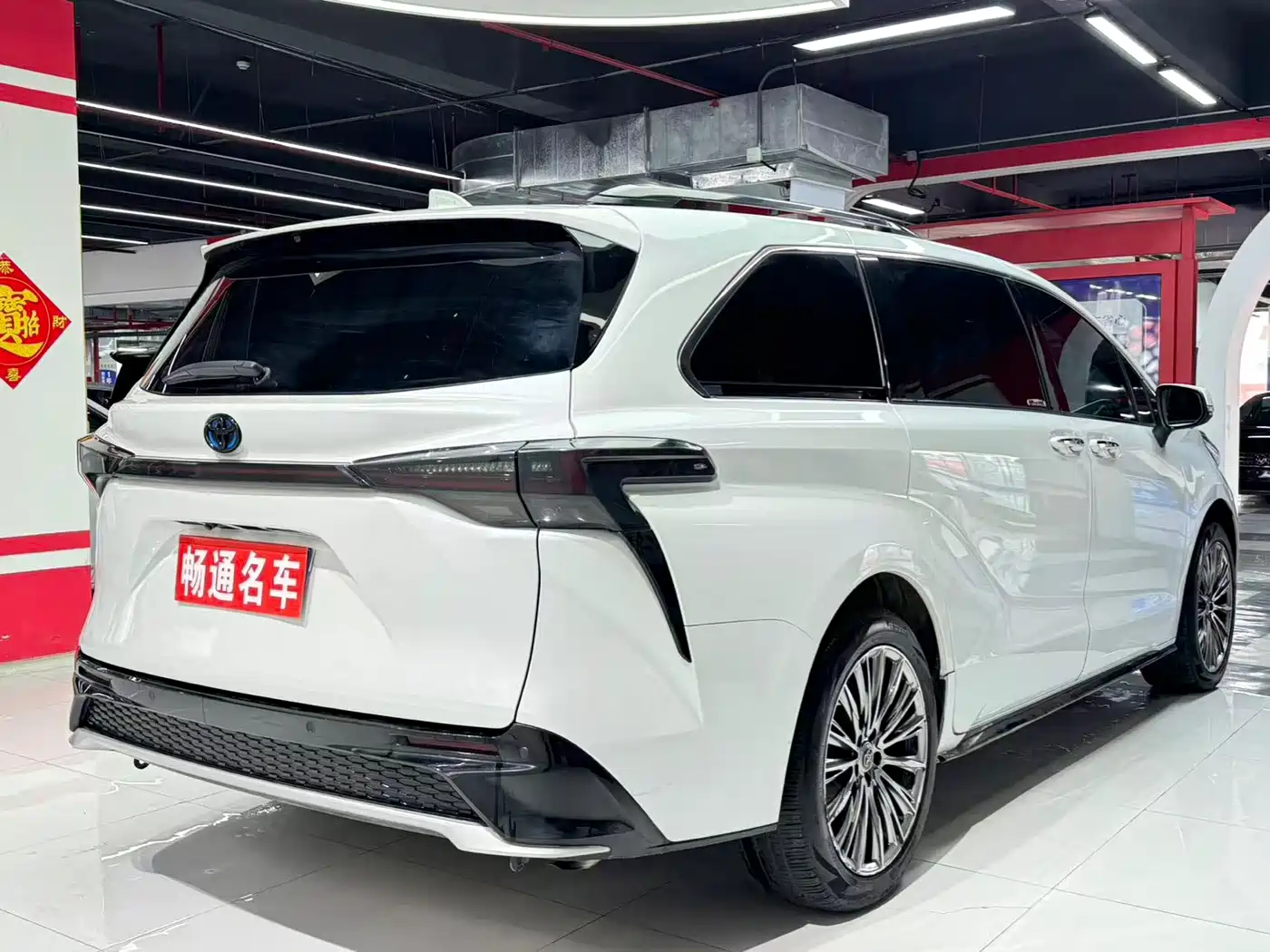 Toyota Sienna 2021 2.5L Hybrid Luxury Edition фото 8