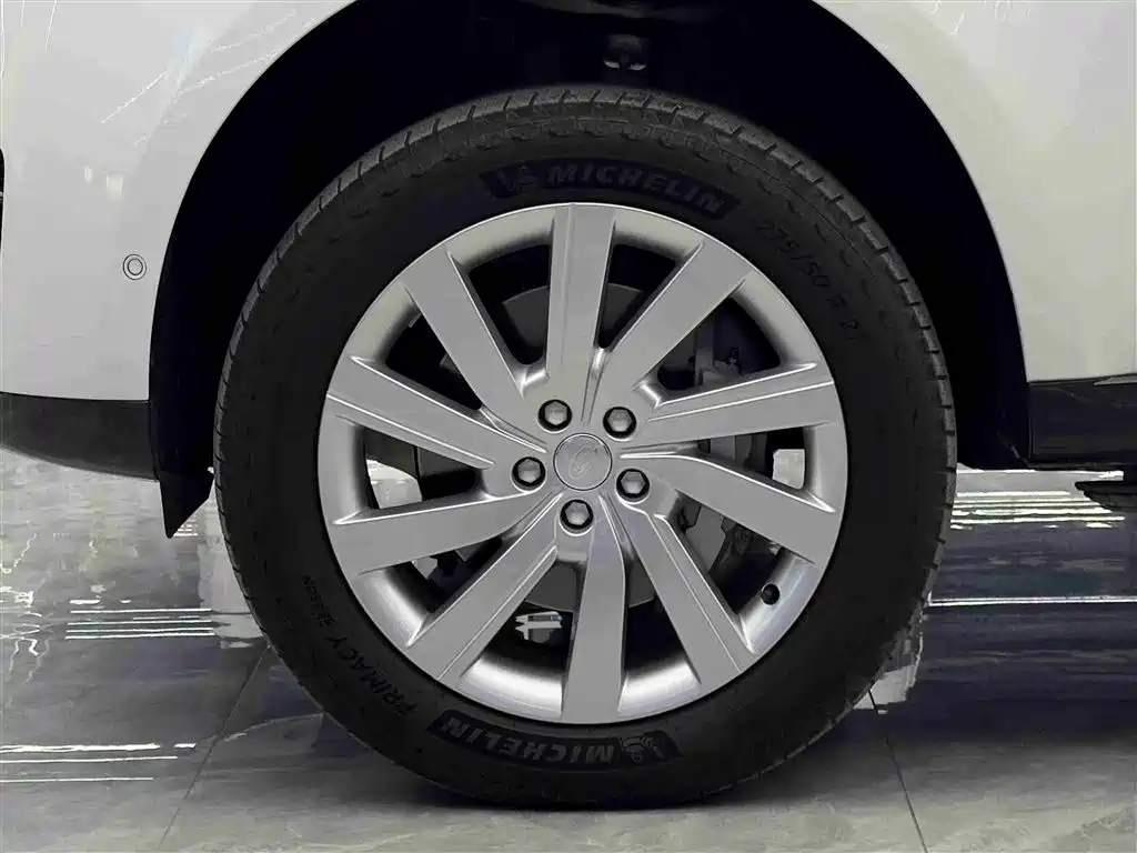 Land Rover Range Rover 2023 3.0 L6 360PS Golden Age Edition фото 4