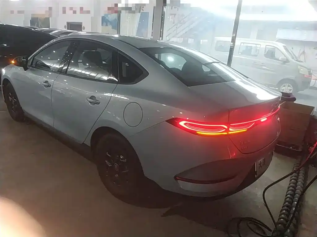 BYD Qin PLUS 2025 DM-i Smart Drive 55KM Leader фото 5