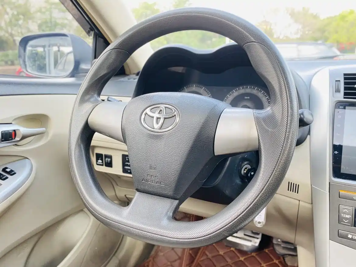 Toyota Corolla 2011 1.8L CVT GL-i фото 13