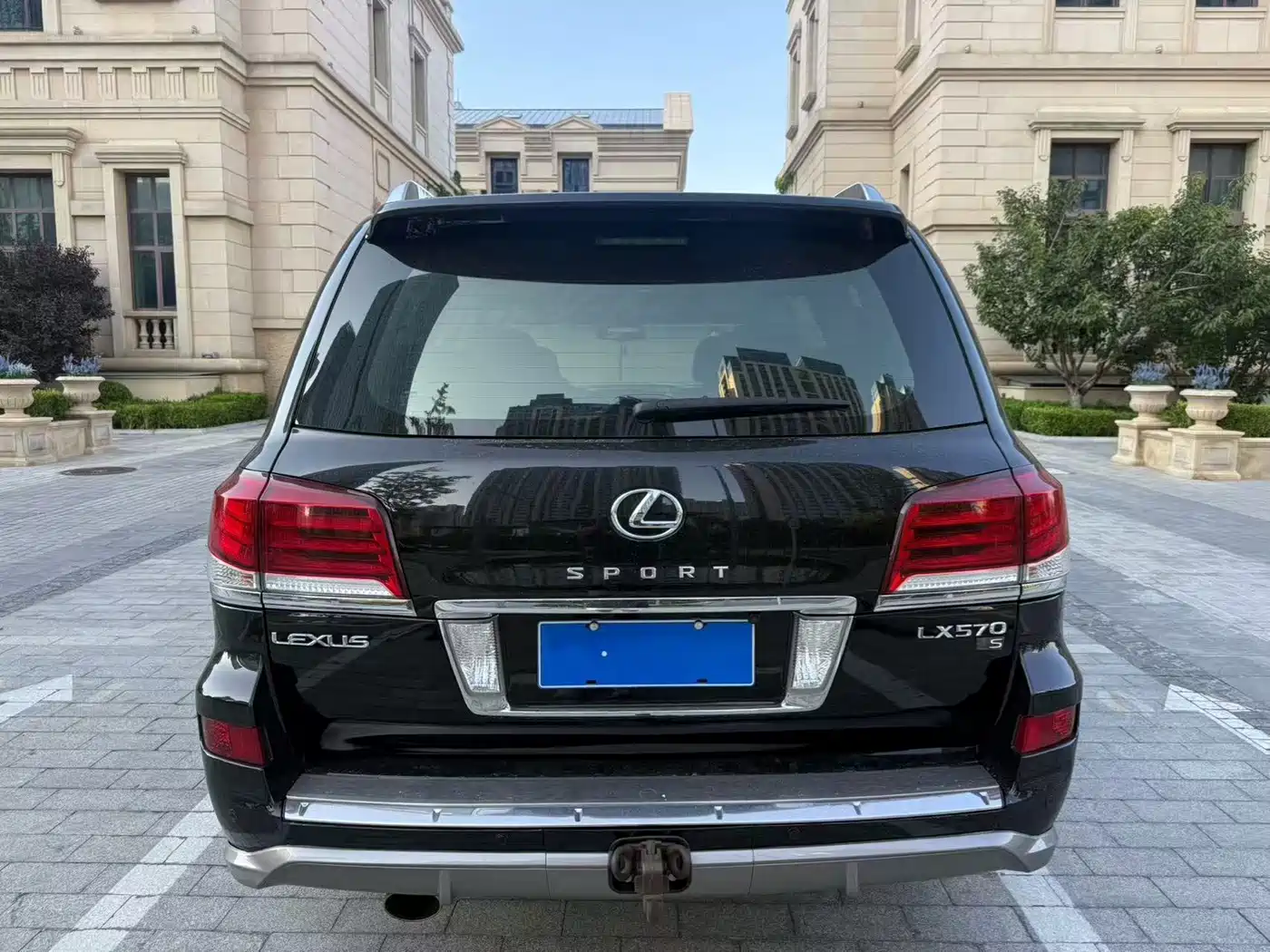 Фото 3 - Lexus LX