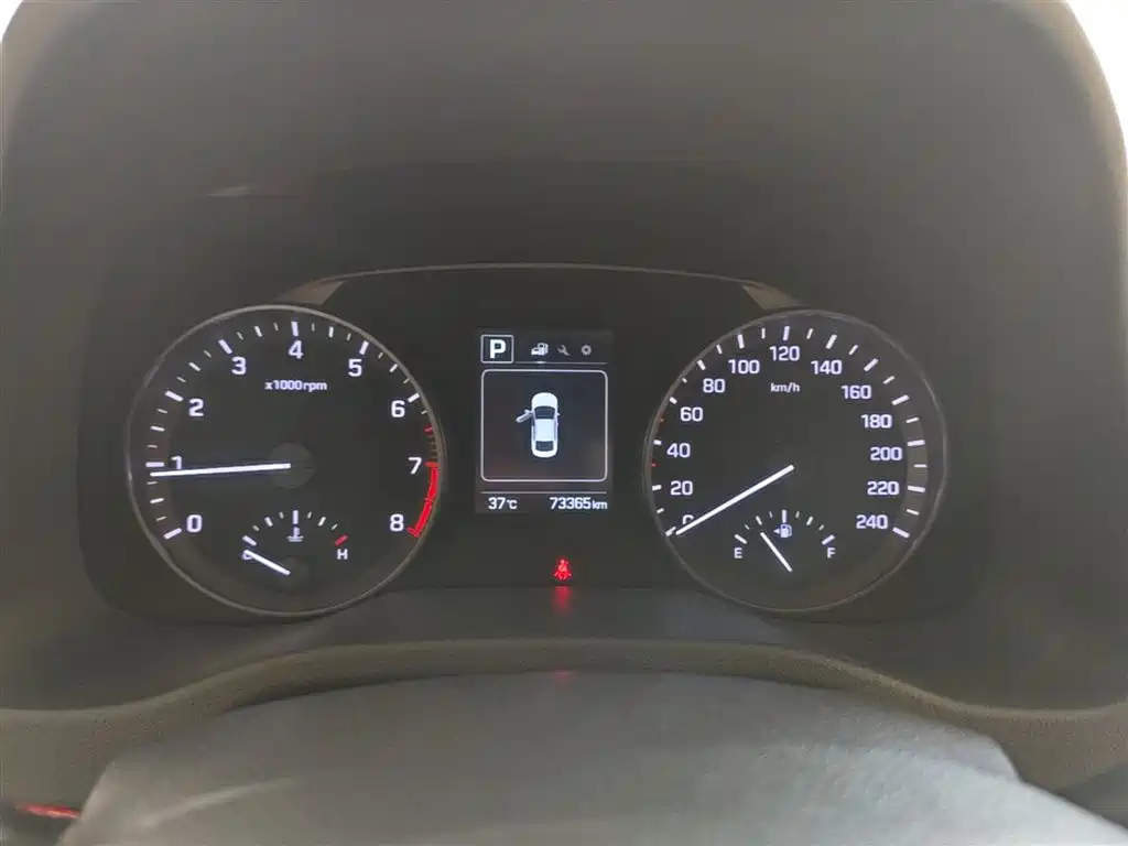 Hyundai Elantra 2016 Model 1.6L Automatic Smart Elite фото 18