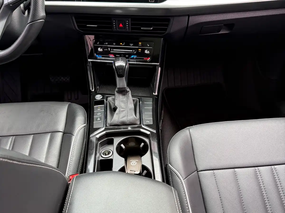 Volkswagen Passat 2022 330TSI Starlight Elite Edition фото 12