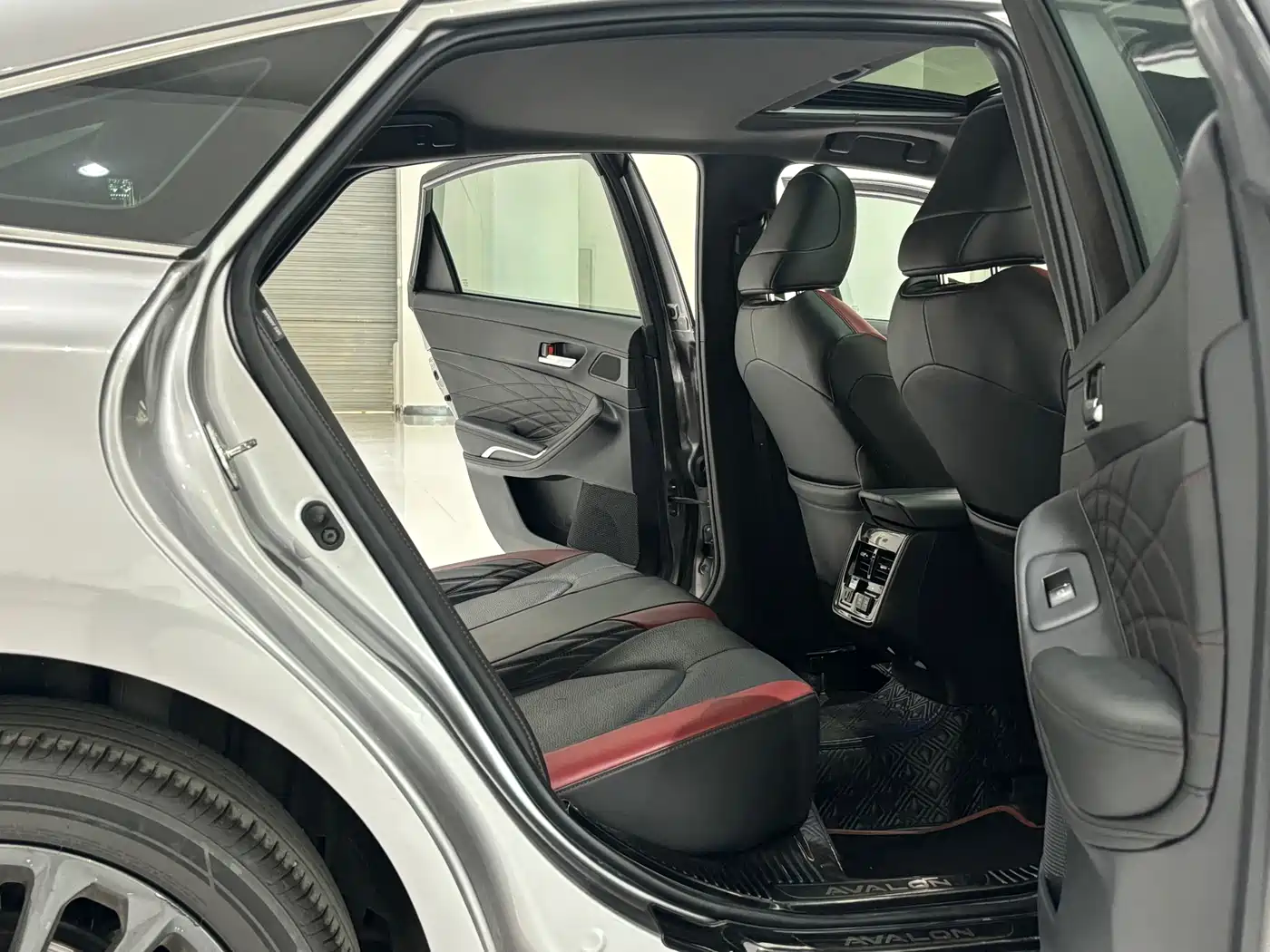 Toyota Avalon 2021 2.5L Touring Noble SPORT Edition фото 9