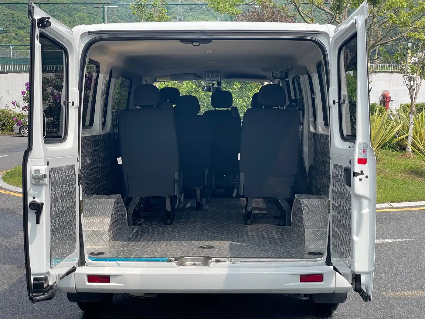 Maxus Xintu V80 2024 2023 2.0T Manual Classic Aoyuntong Long Wheelbase Ultra-low Roof (6/7/8/9 seats)