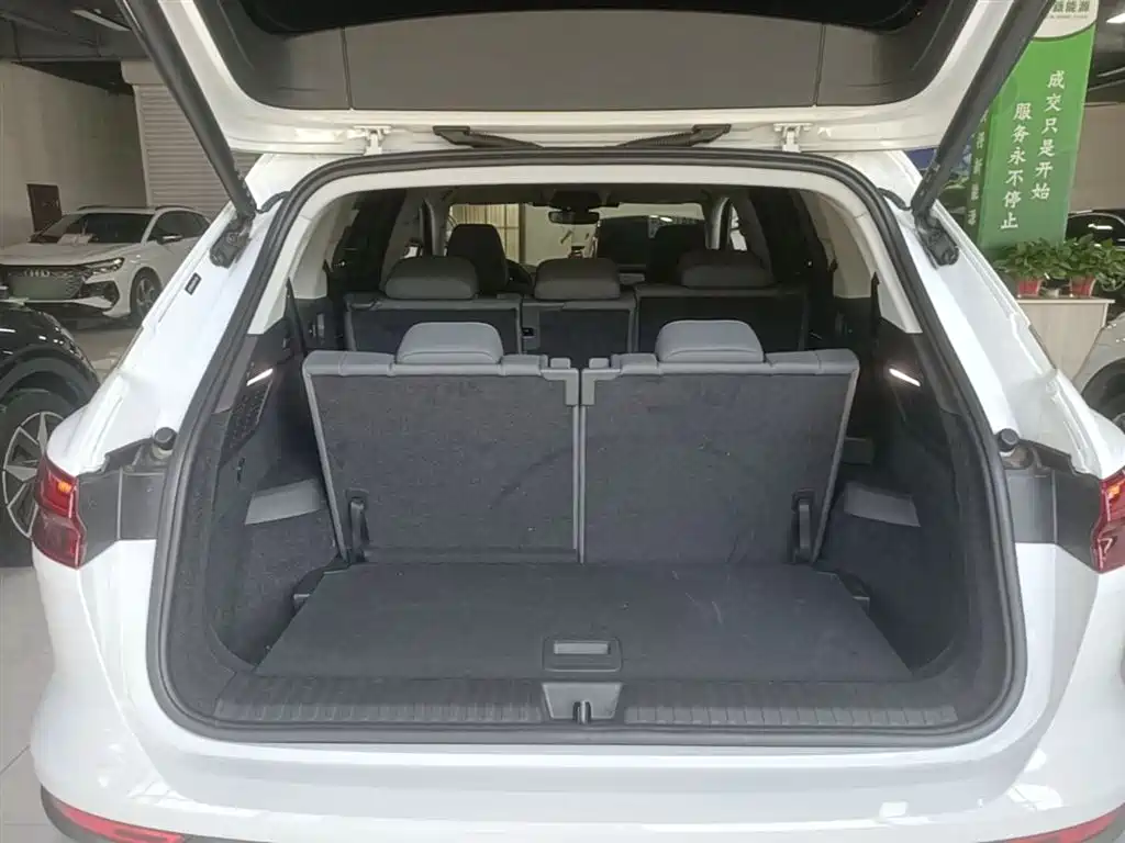 Audi Q5 e-tron 2023 40 e-tron Starlight Edition Brocade Package фото 19