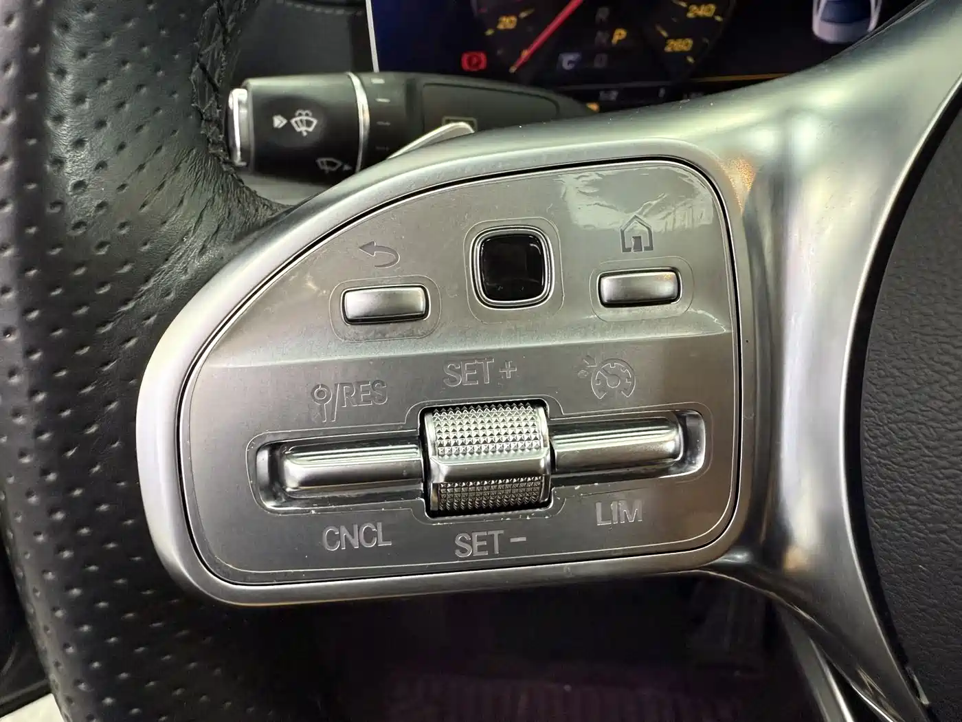 Mercedes-Benz E-Class 2020 E 260 L фото 16