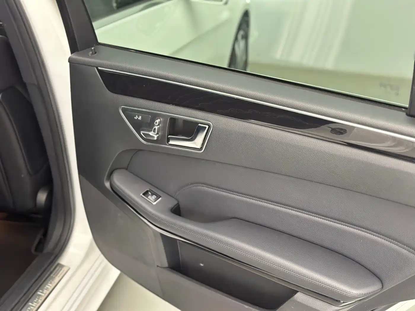 Mercedes-Benz E-Class 2015 Facelift E 260 L Sport фото 31